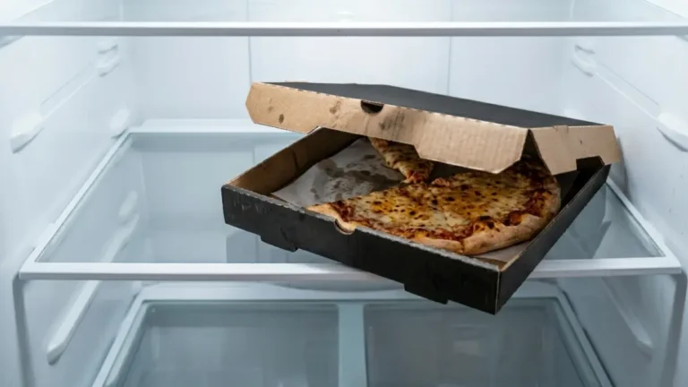 how long does cheese pizza last in the fridge
